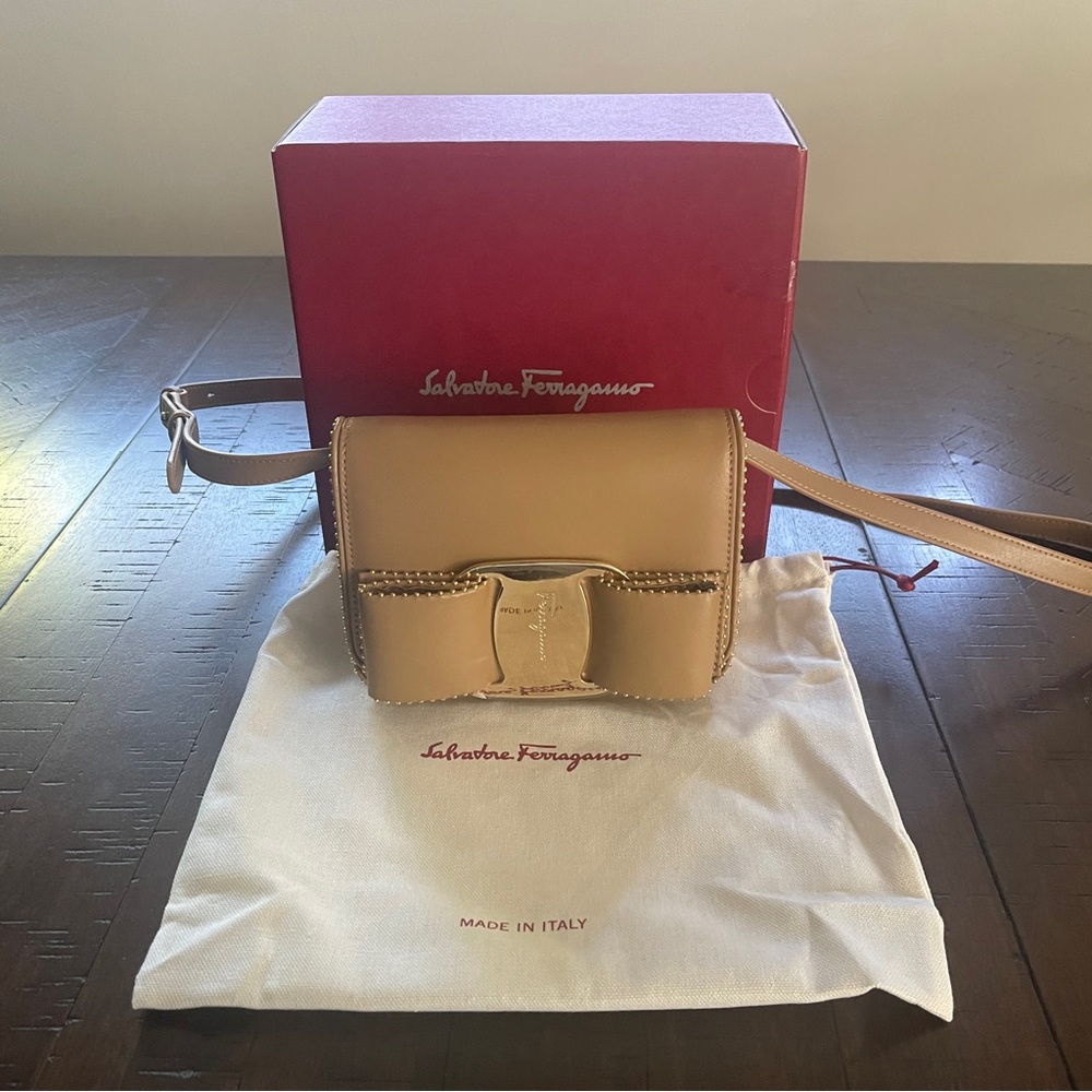 FERRAGAMO Mini Vera Bow Leather Crossbody Bag, Camel